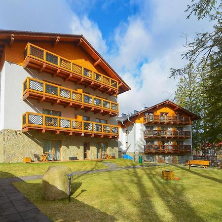 Apartamenty Sun Seasons 24 - Sosnowe シクラルスカ・ポレンバ エクステリア 写真